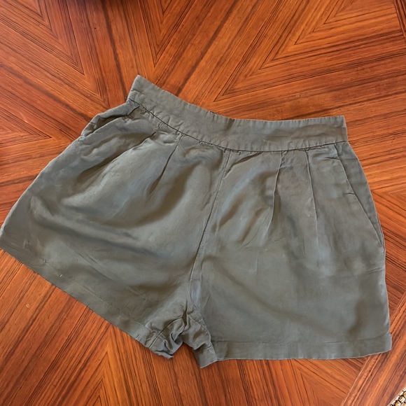 Dynamite Mabel Flowy Linen Shorts - Small - Picture 2 of 3